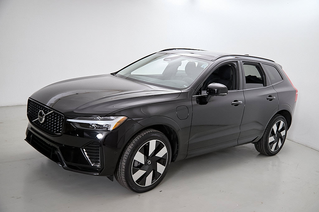 Certified 2025 Volvo XC60 T8 Plus w/ Protection Package Premier AWD/4WD image 6