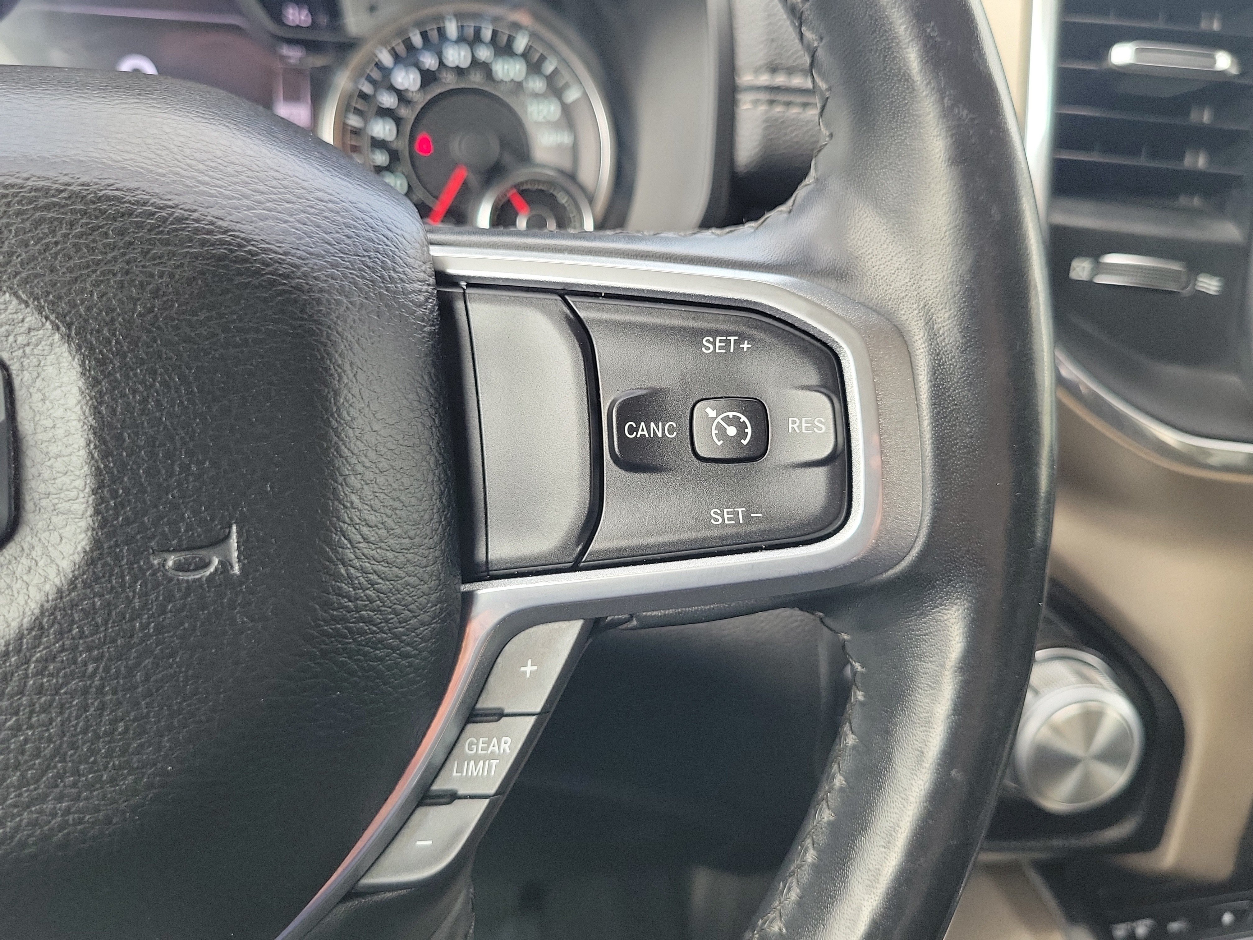 Used 2019 RAM 1500 Laramie AWD/4WD image 19