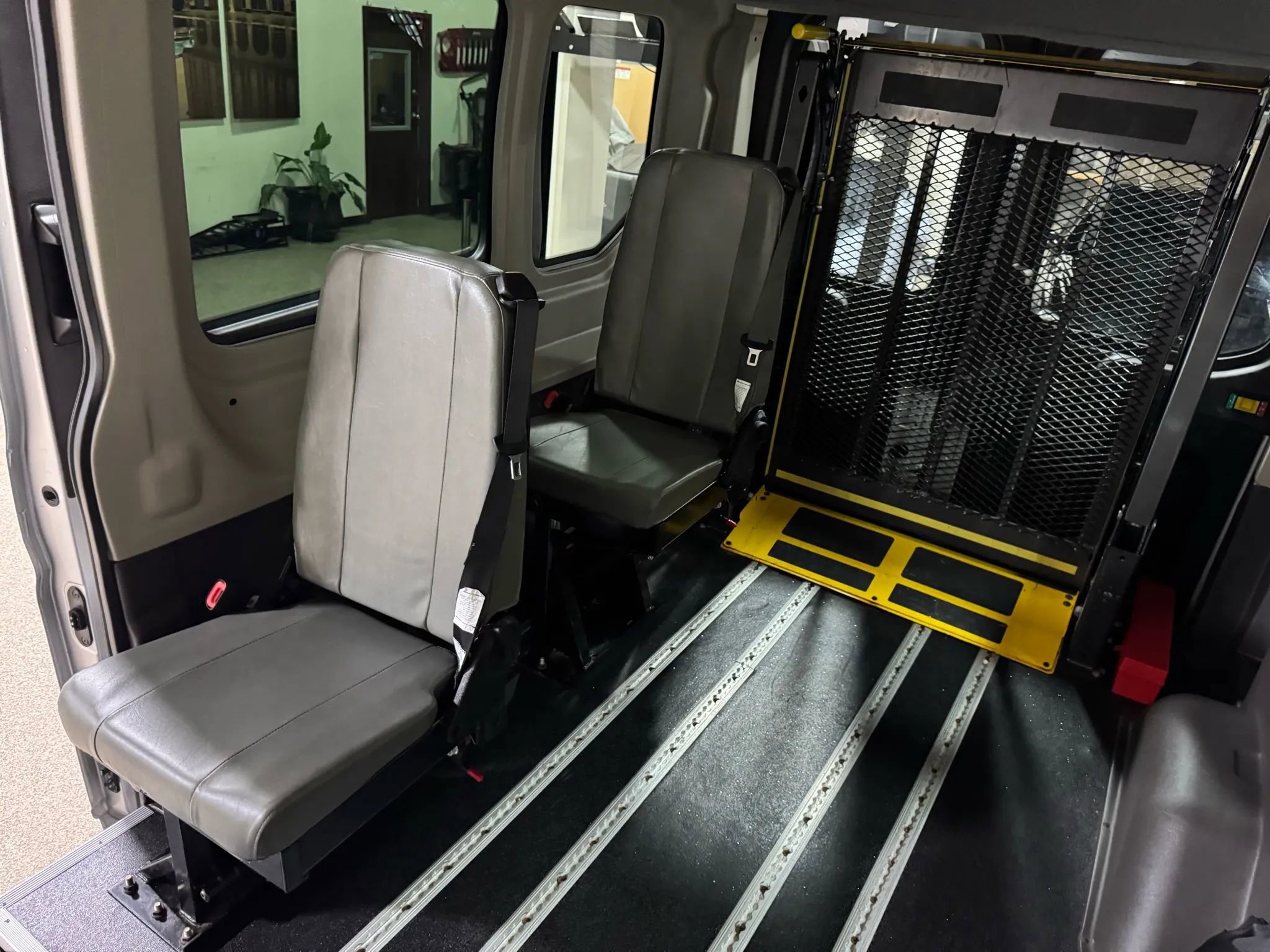 Used 2018 Ford Transit 250 148 Medium Roof image 33