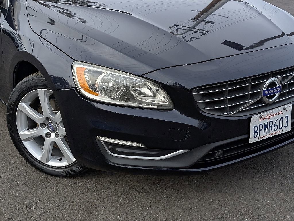 Used 2017 Volvo V60 T5 Premier w/ Convenience Package image 4