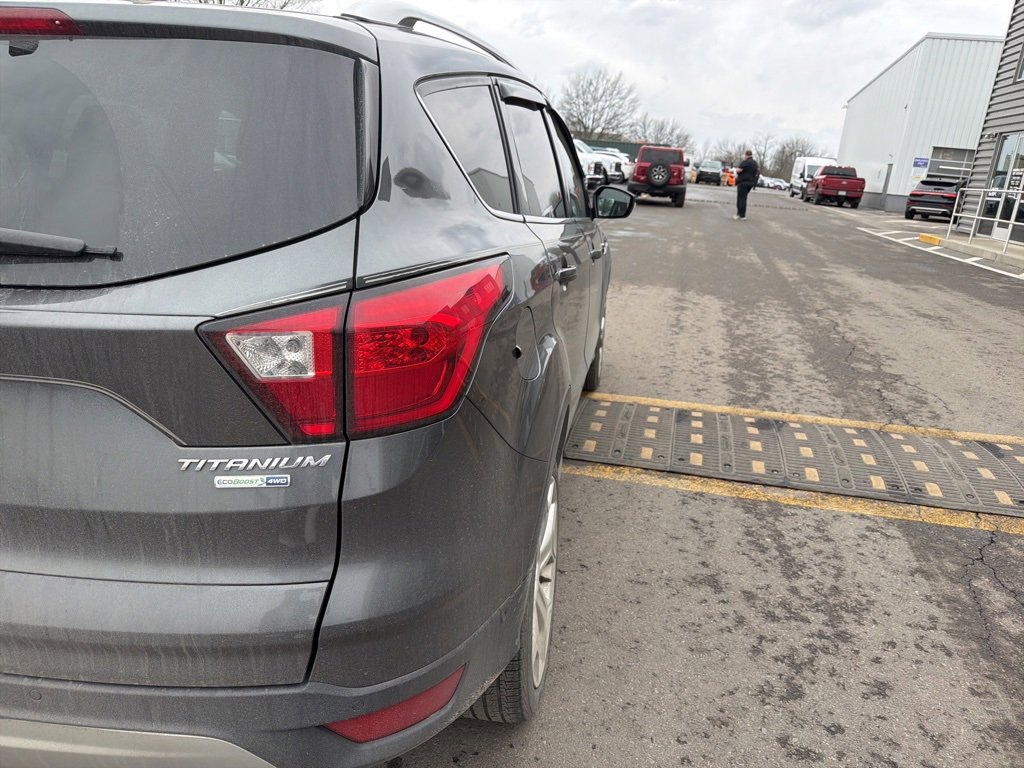 Used 2019 Ford Escape Titanium image 5