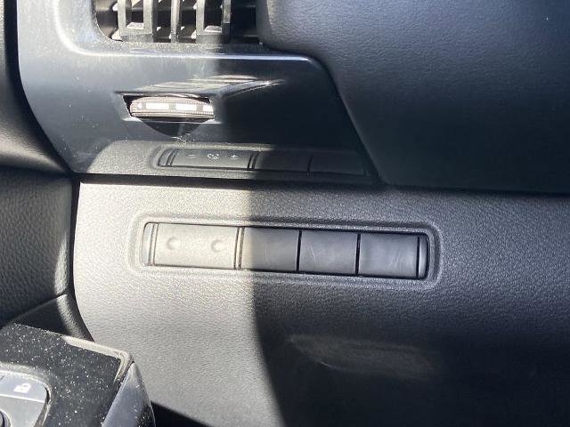 Used 2022 Nissan Pathfinder S image 13