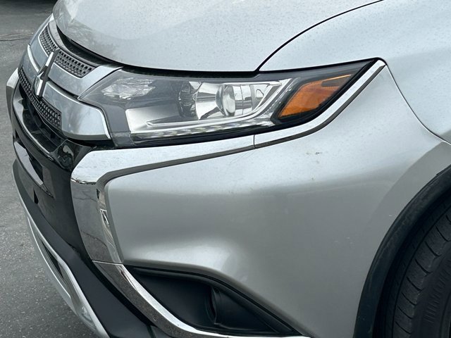 Used 2019 Mitsubishi Outlander SE image 10