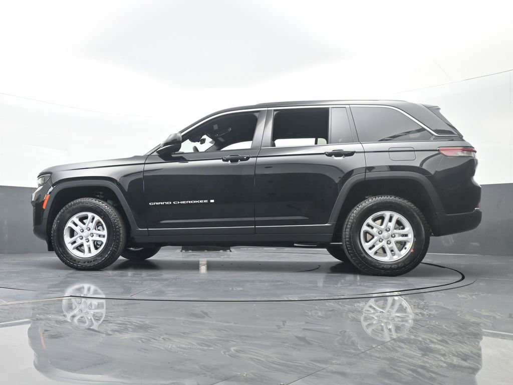 Used 2025 Jeep Grand Cherokee Laredo AWD/4WD image 51