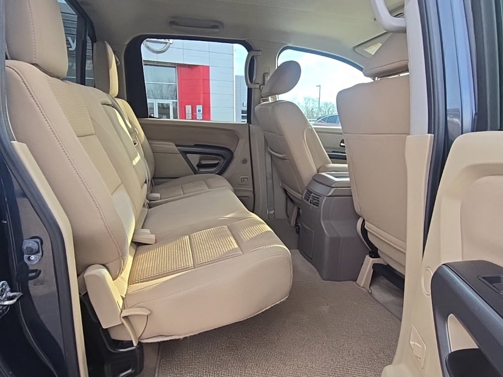 Used 2015 Nissan Titan SV w/ SV Value Truck Package image 26