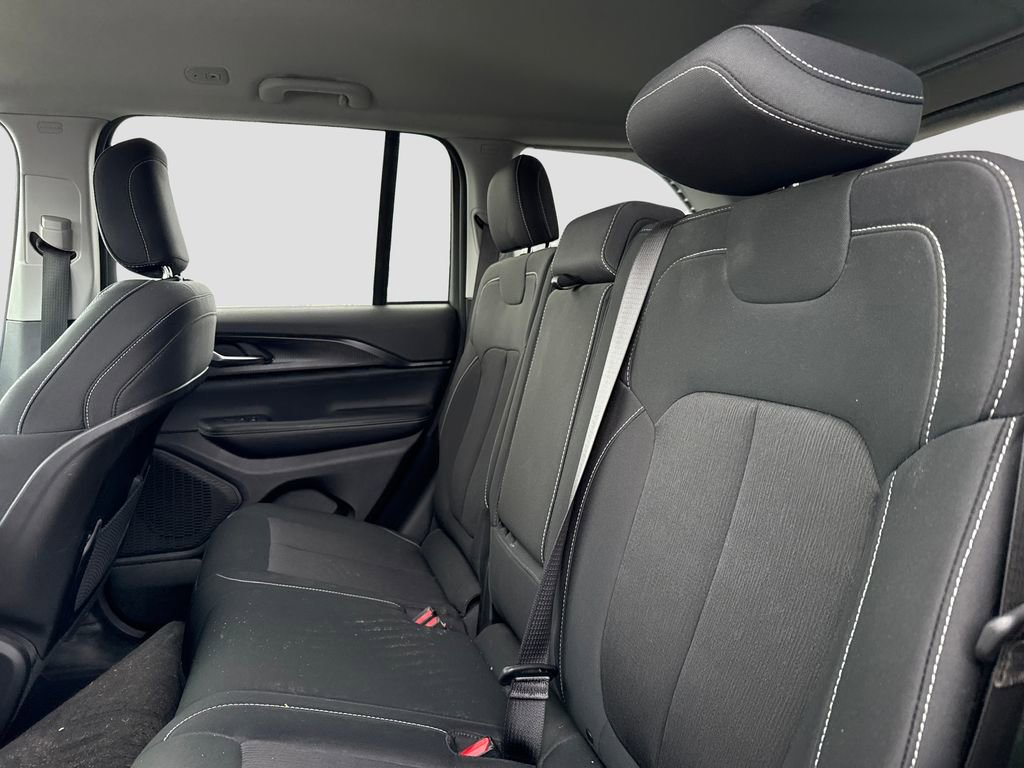 Used 2023 Jeep Grand Cherokee Laredo image 24