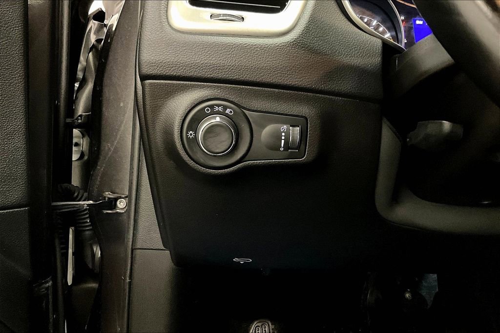 Used 2020 Jeep Compass Sport w/ Cold Weather Group image 15