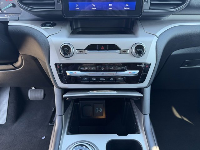 Used 2024 Ford Explorer XLT image 17