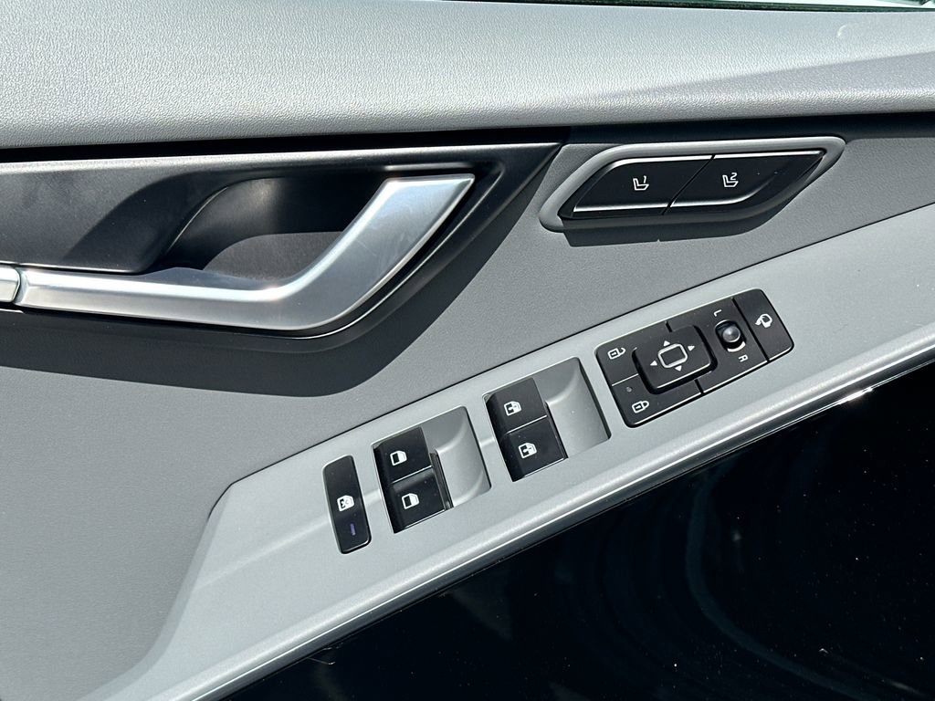 New 2026 Kia Niro SX Touring FWD image 16