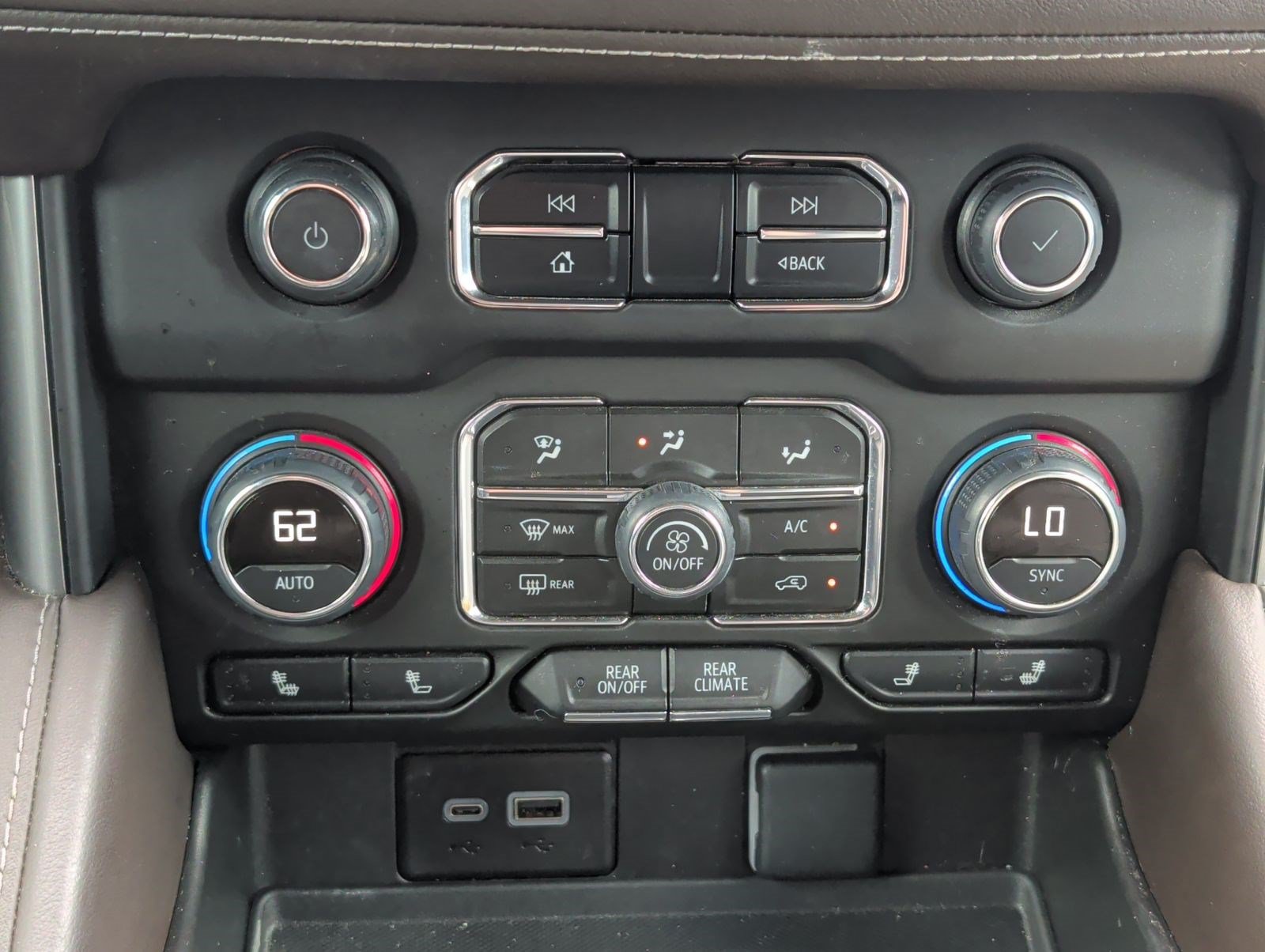 Used 2024 Chevrolet Tahoe LT w/ Luxury Package RWD image 20