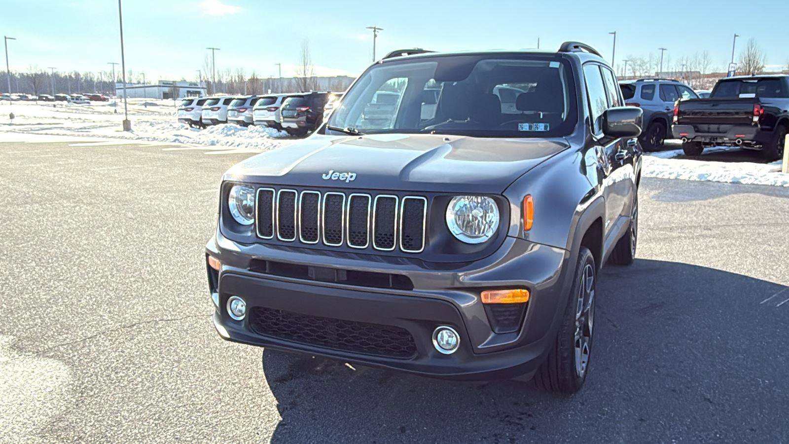 Used 2019 Jeep Renegade Latitude w/ Cold Weather Group image 15