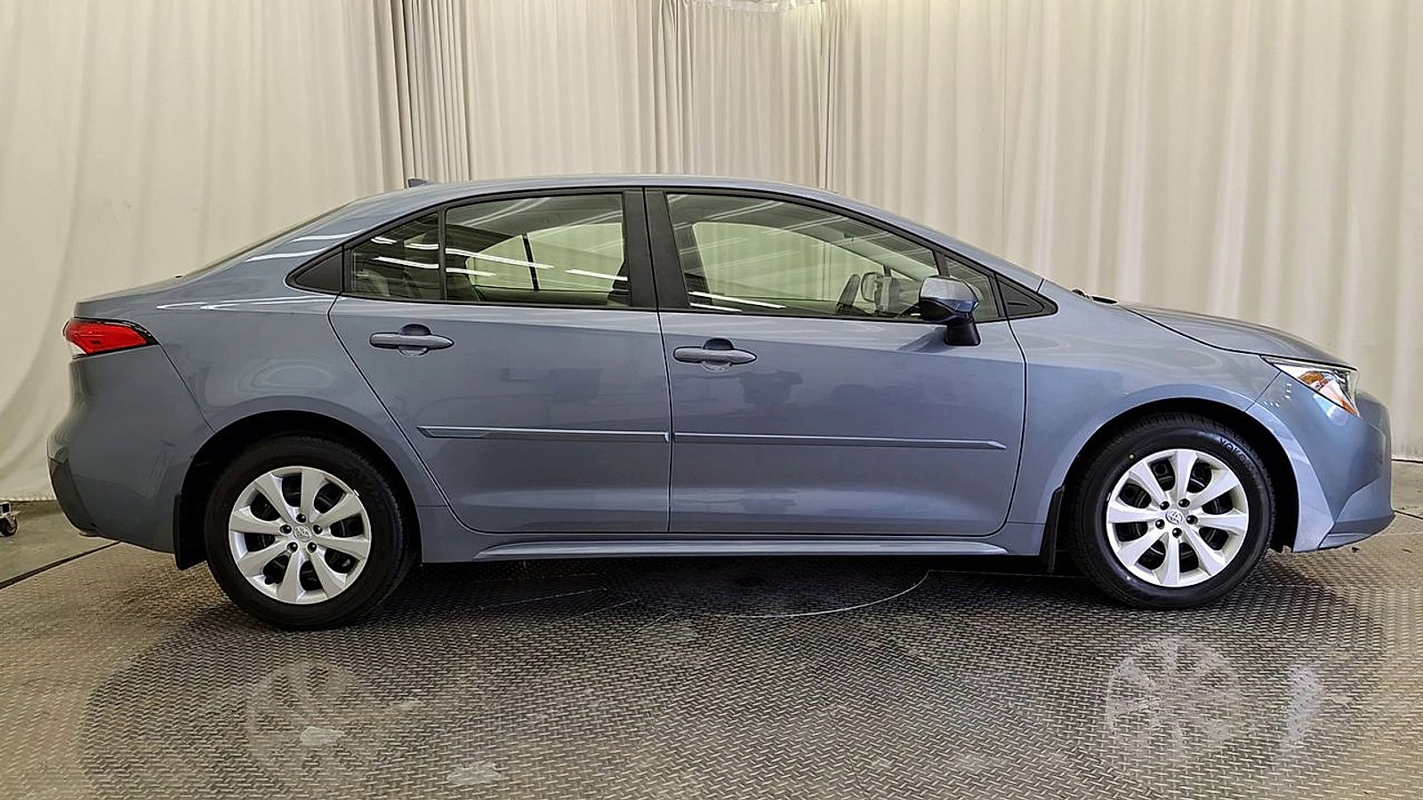 Used 2023 Toyota Corolla LE FWD image 4