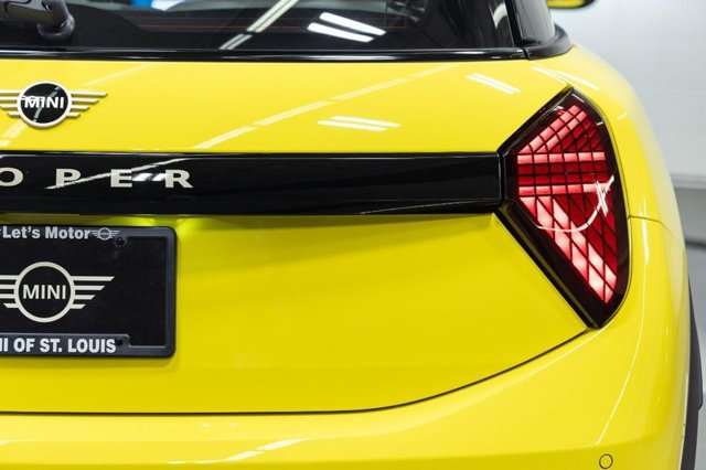 New 2027 MINI Cooper 2-Door Hardtop FWD image 8