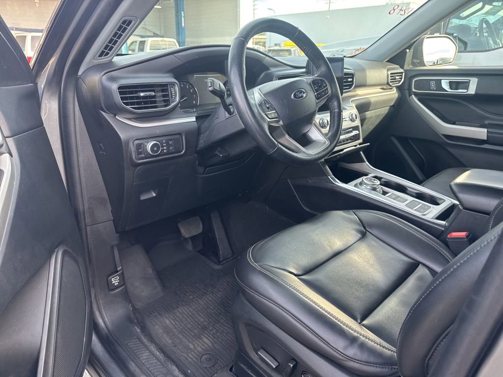 Certified 2022 Ford Explorer XLT w/ Equipment Group 202A image 6