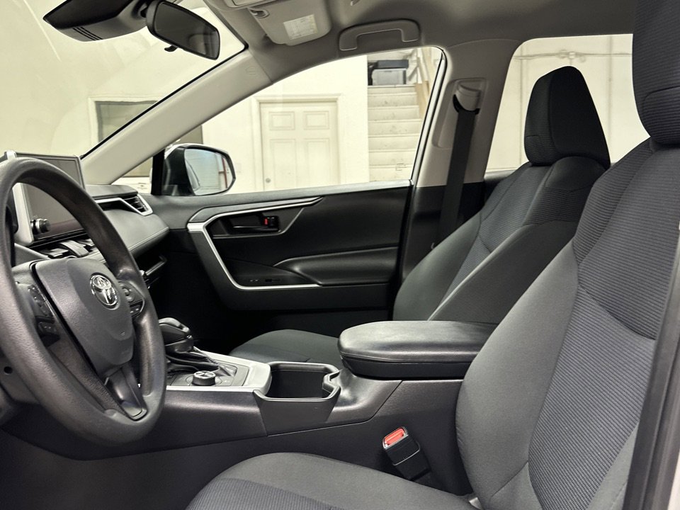 Used 2023 Toyota RAV4 LE image 4