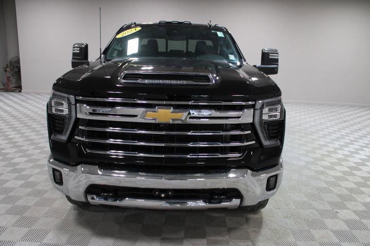 Used 2024 Chevrolet Silverado 2500 LTZ w/ LTZ Convenience Package image 7