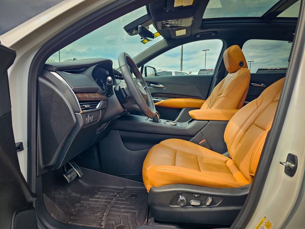 Used 2023 Cadillac XT4 Sport image 13