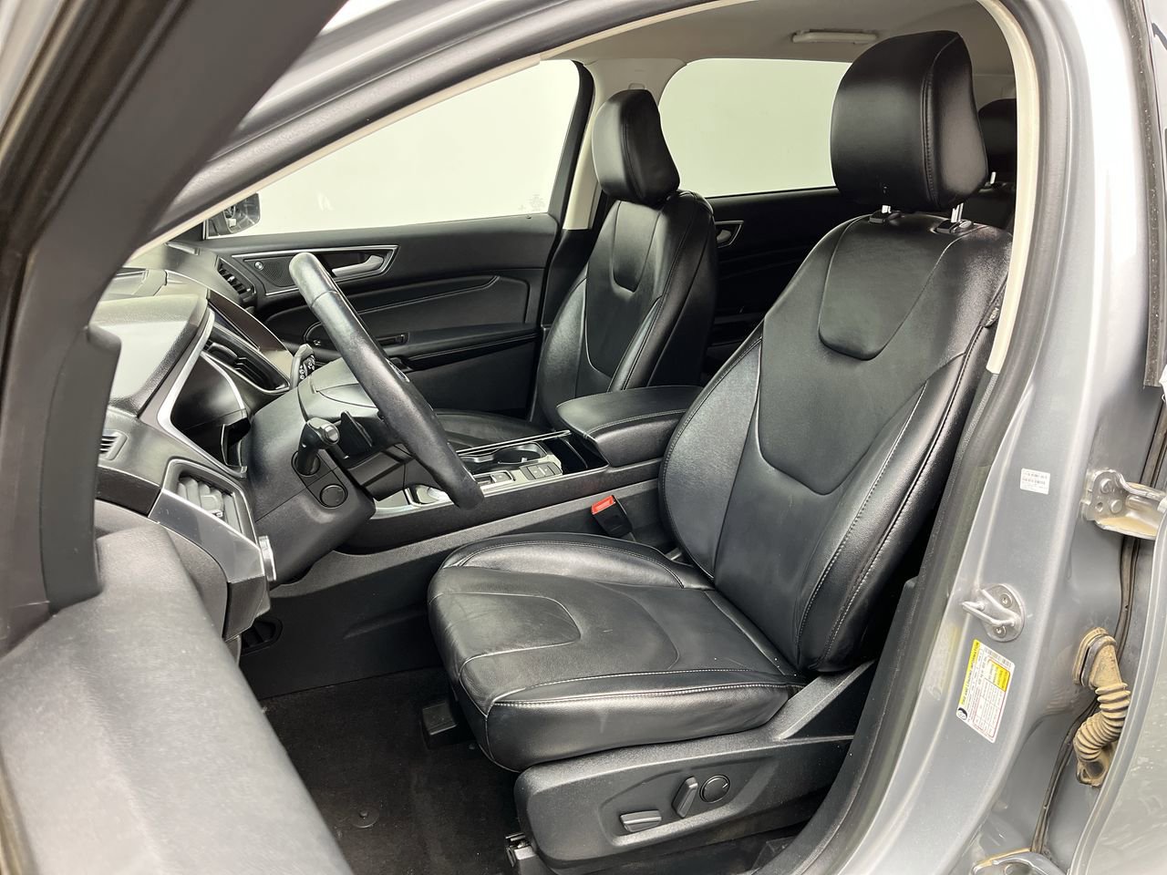Used 2020 Ford Edge Titanium AWD/4WD image 9