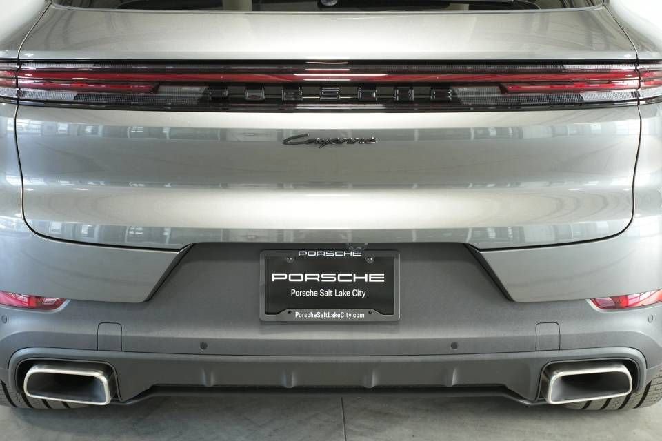 New 2025 Porsche Cayenne E-Hybrid AWD/4WD image 40