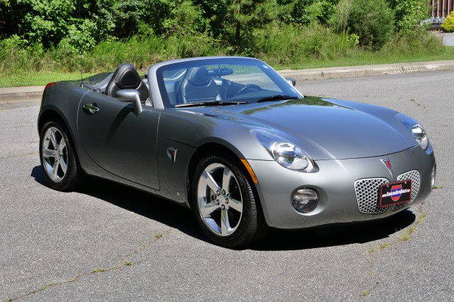 Used 2007 Pontiac Solstice Convertible w/ Premium Package RWD image 4
