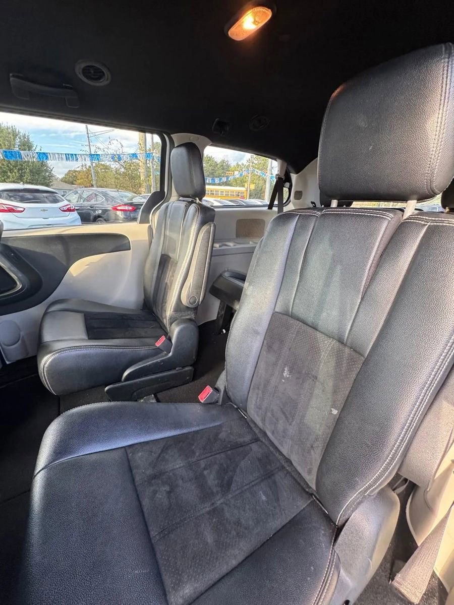 Used 2018 Dodge Grand Caravan SXT image 14
