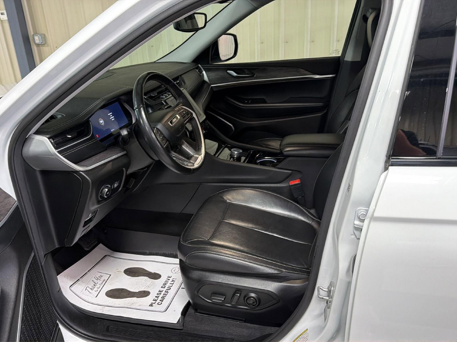 Used 2022 Jeep Grand Cherokee L Limited AWD/4WD image 11