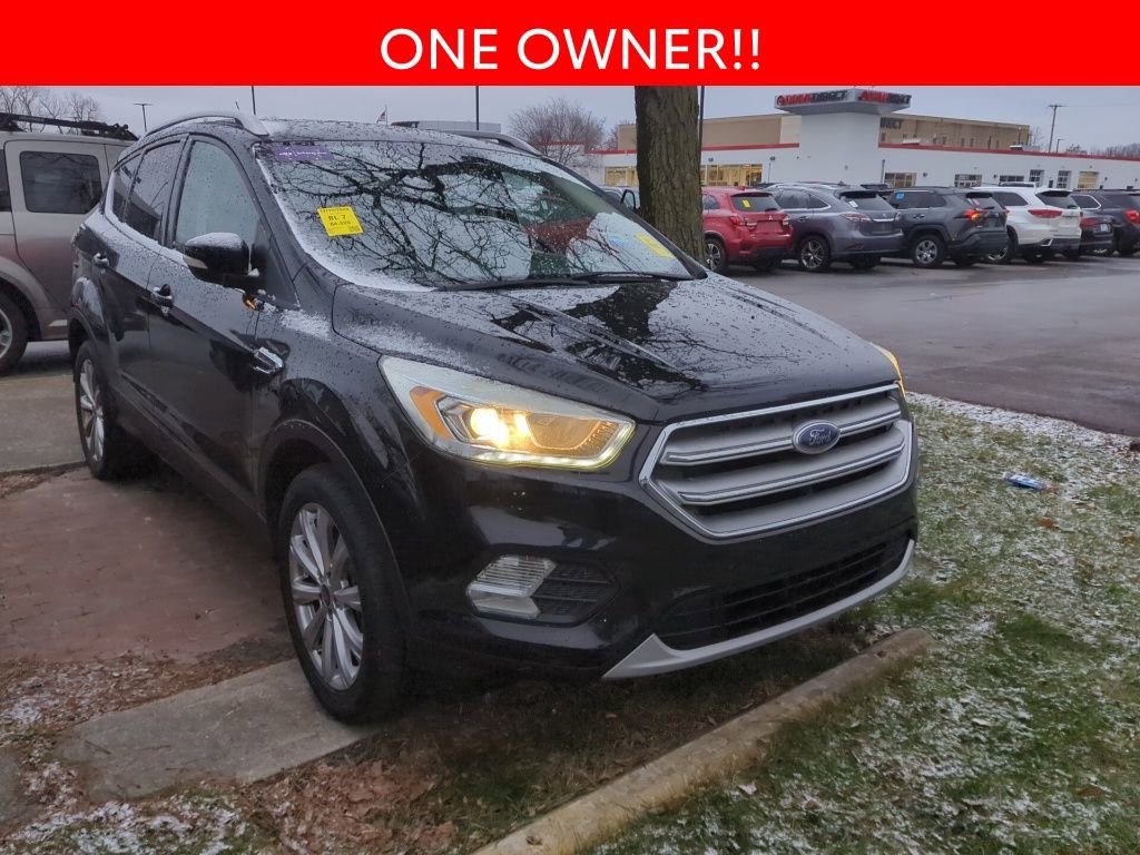 Used 2017 Ford Escape Titanium image 3