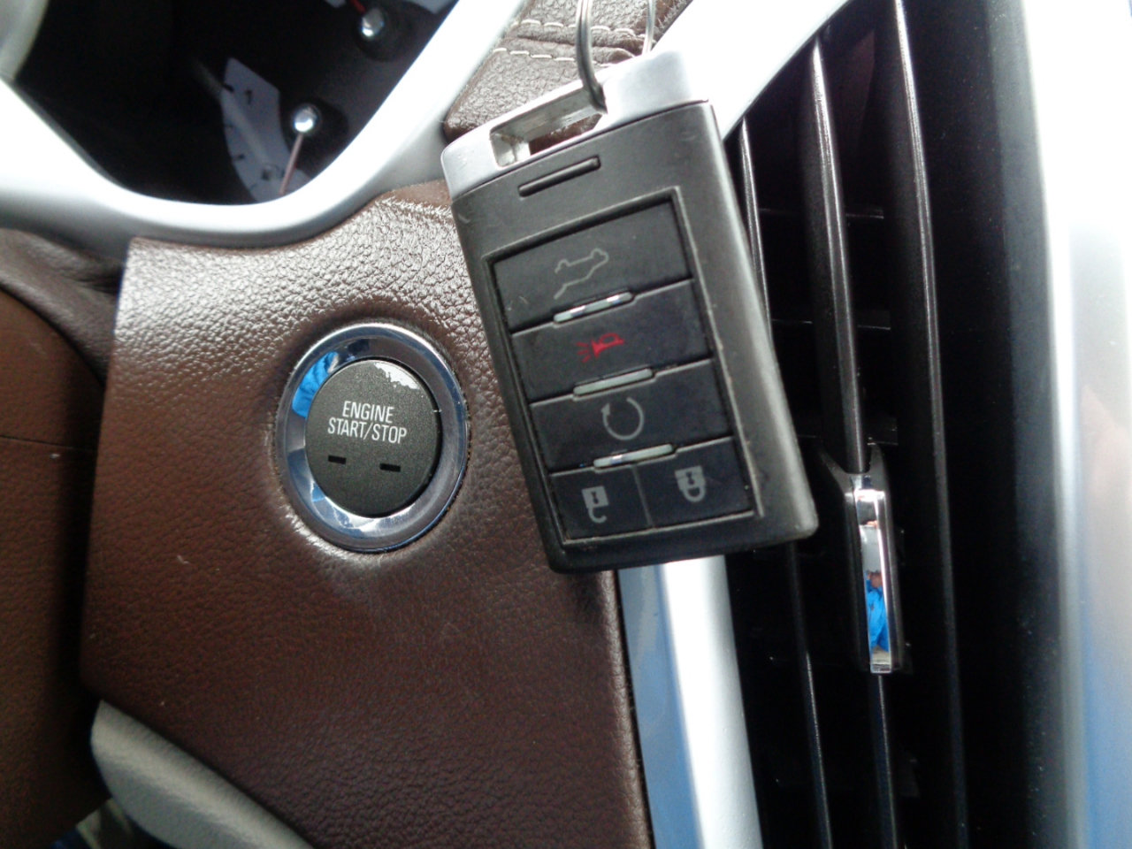 Used 2011 Cadillac SRX Luxury image 11