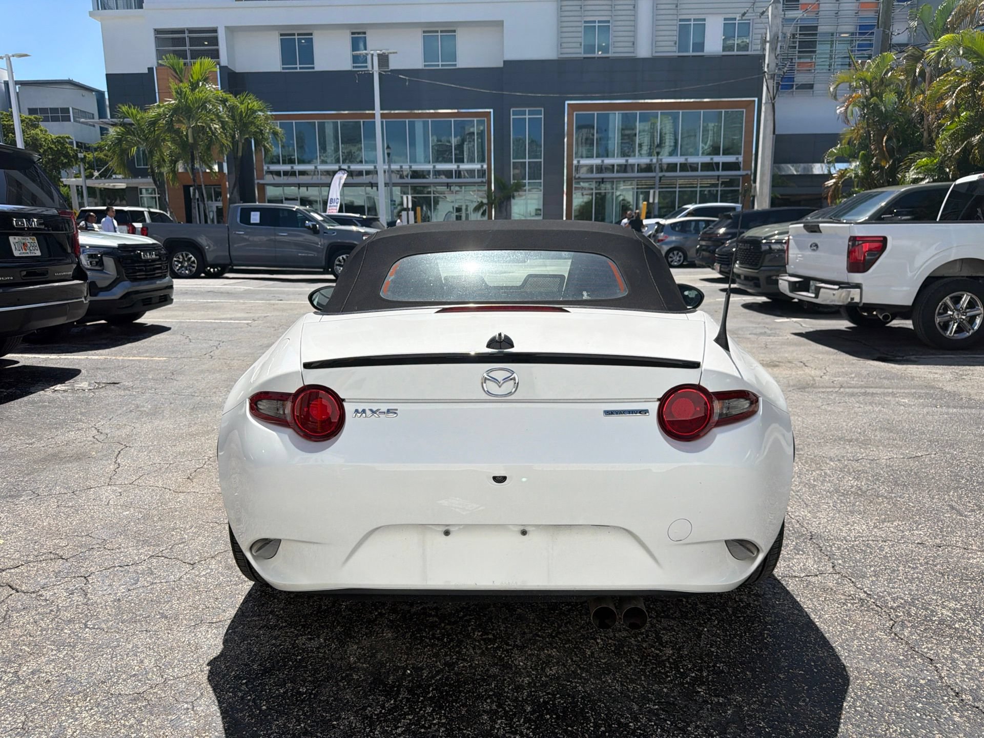 Used 2020 MAZDA MX-5 Miata Sport RWD image 9