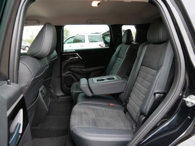 Used 2023 Mitsubishi Outlander ES FWD image 11