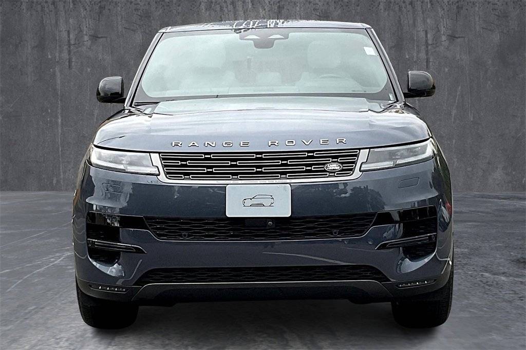 Used 2025 Land Rover Range Rover Sport image 2