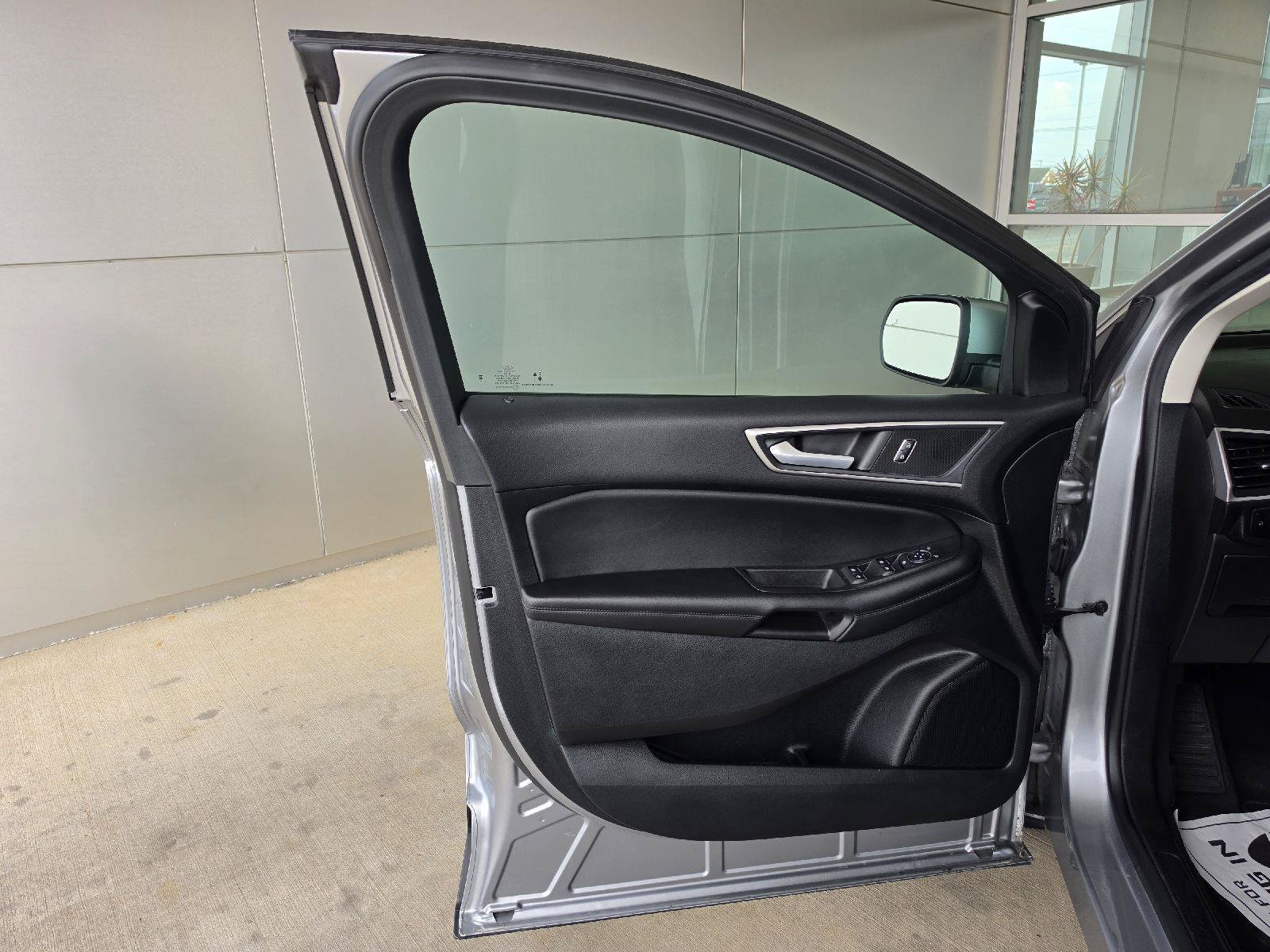 Used 2023 Ford Edge SEL AWD/4WD image 18