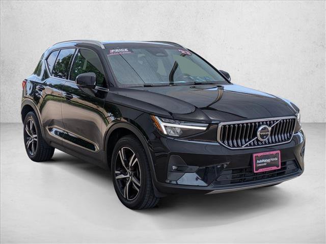 Used 2023 Volvo XC40 B5 Plus w/ Driver Assist Package AWD/4WD image 3