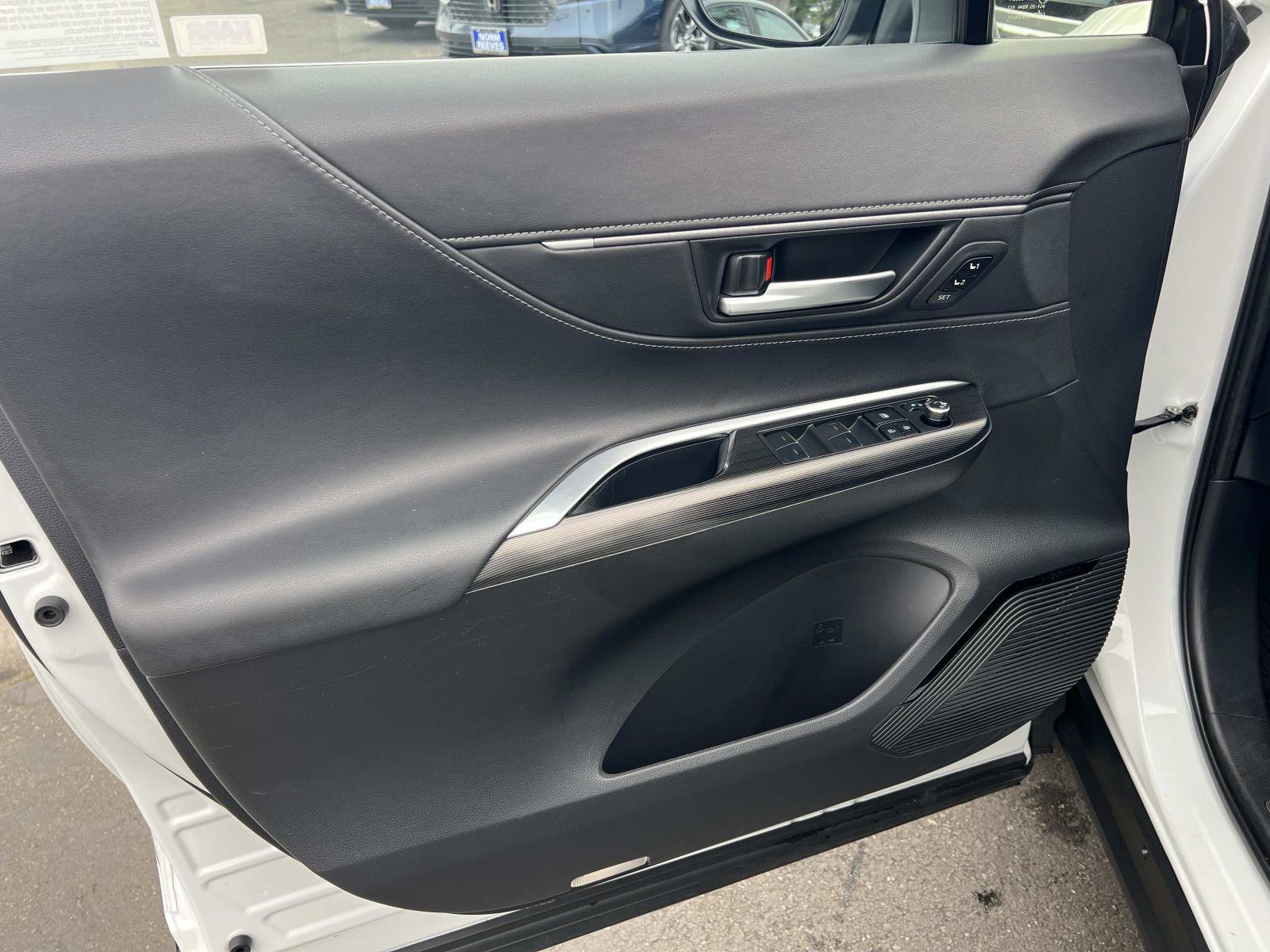 Used 2024 Toyota Venza XLE image 6