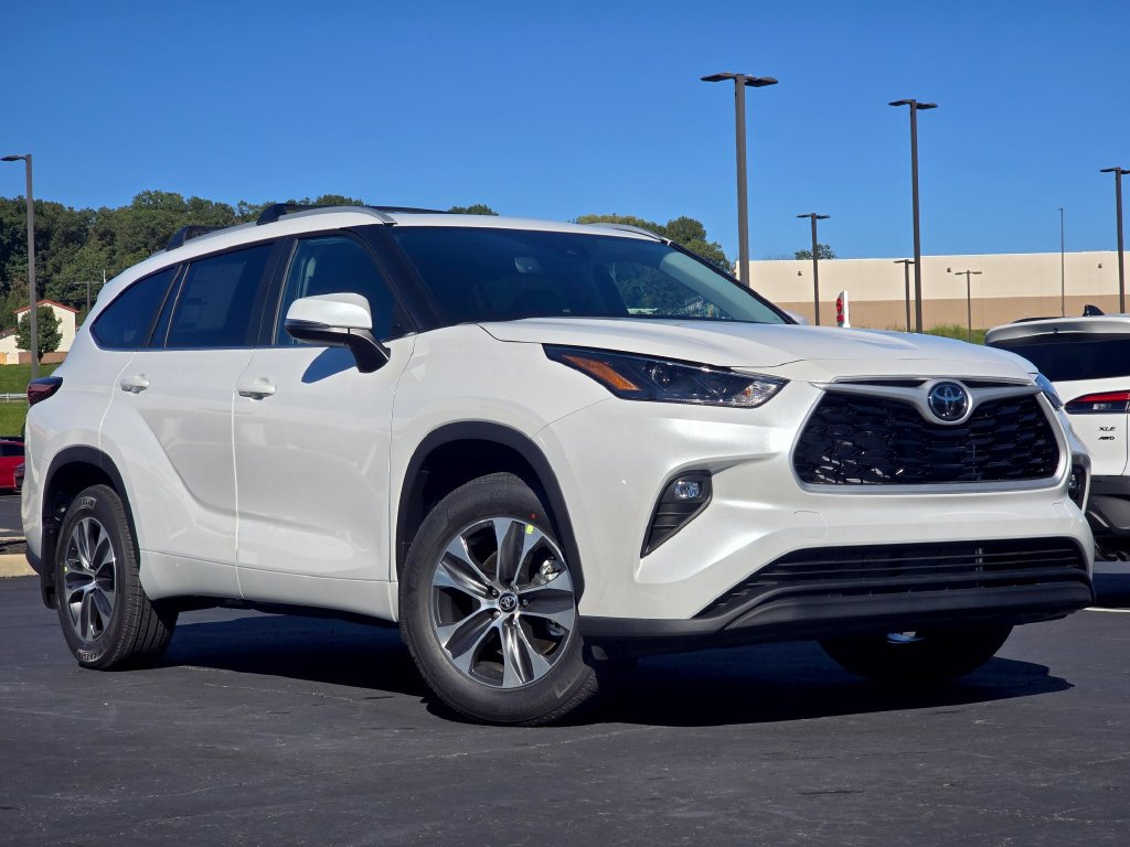 New 2026 Toyota Highlander XLE AWD/4WD 360° Tour