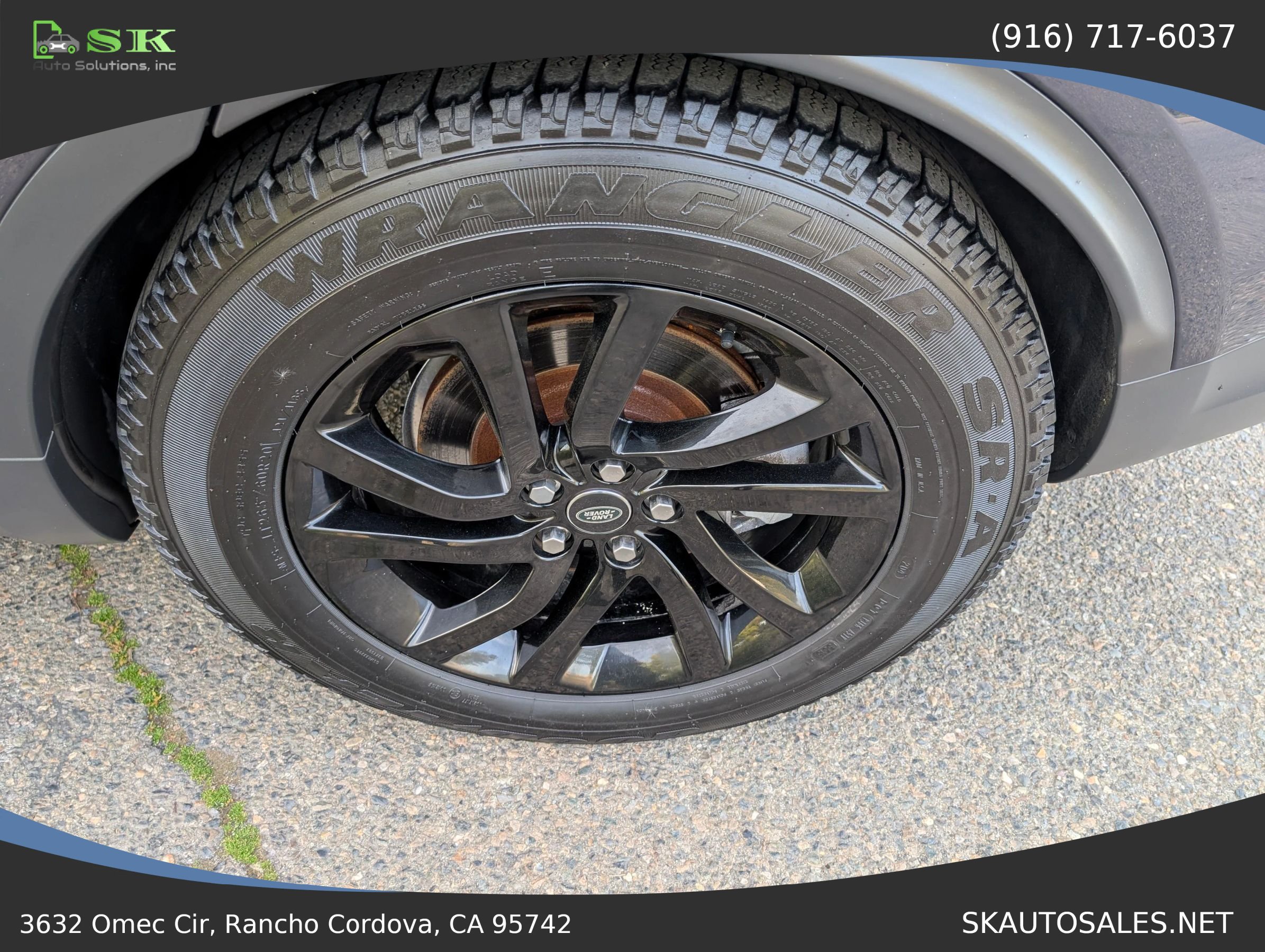 Used 2017 Land Rover Discovery SE AWD/4WD image 40