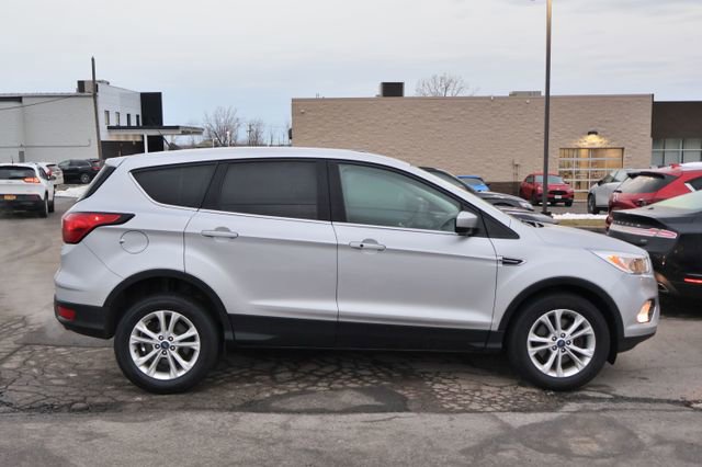 Used 2019 Ford Escape SE image 3