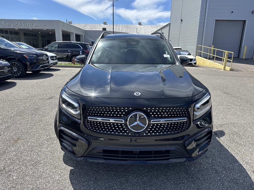 Used 2025 Mercedes-Benz GLB 250 image 2