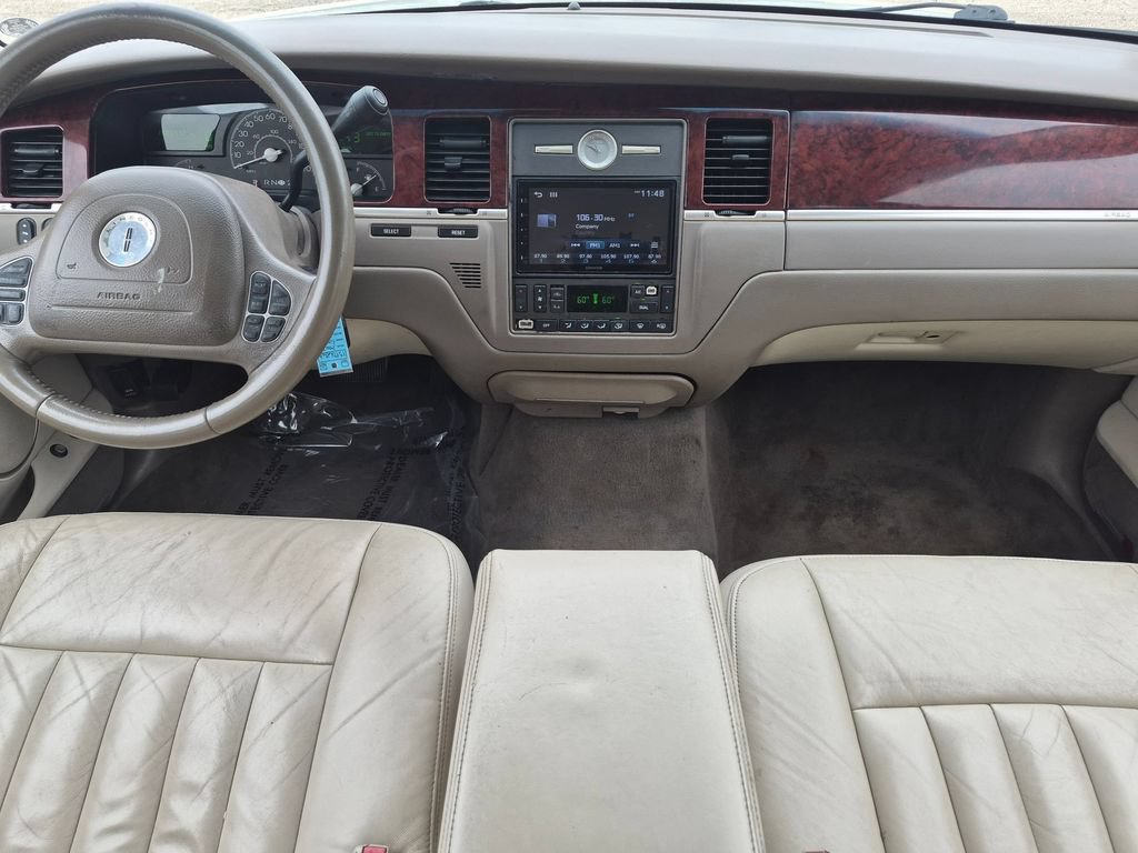 Used 2003 Lincoln Town Car Executive RWD image 22