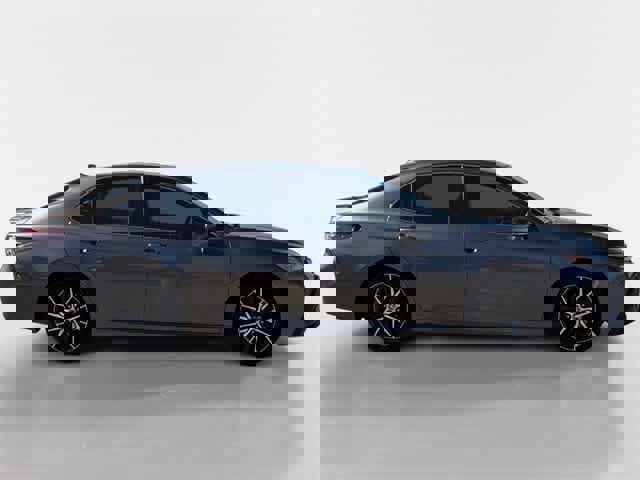 Used 2023 Toyota Camry SE image 12