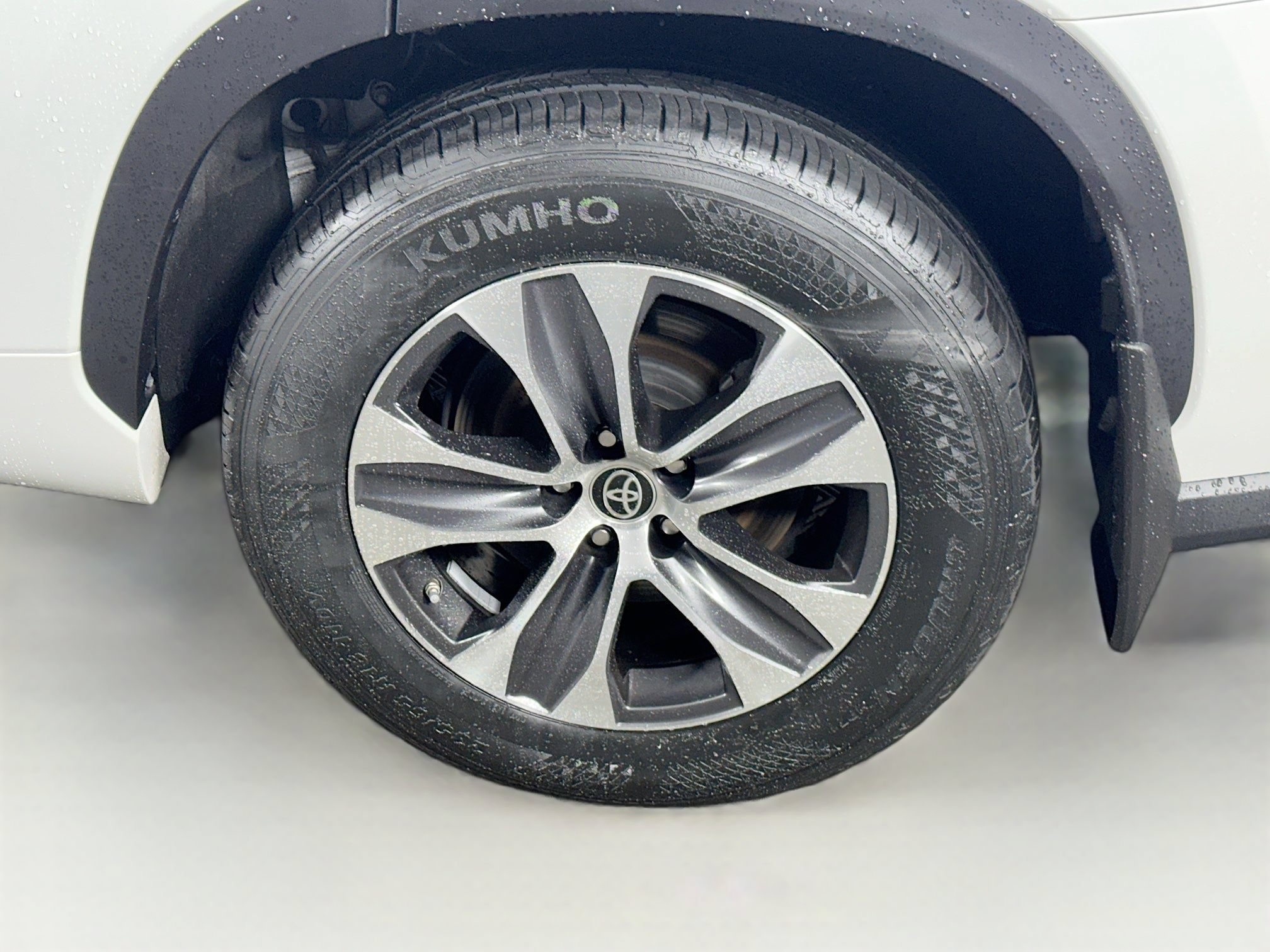 Used 2023 Toyota Highlander XLE AWD/4WD image 9