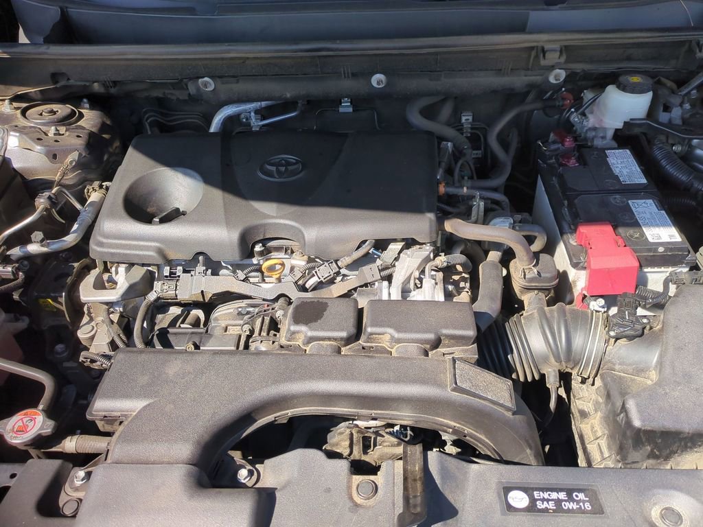 Used 2021 Toyota RAV4 XLE image 31