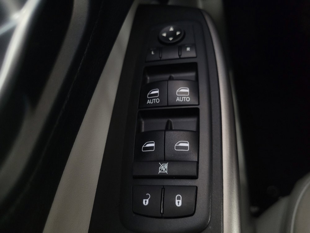 Used 2019 Jeep Cherokee Limited w/ Luxury Group AWD/4WD image 27