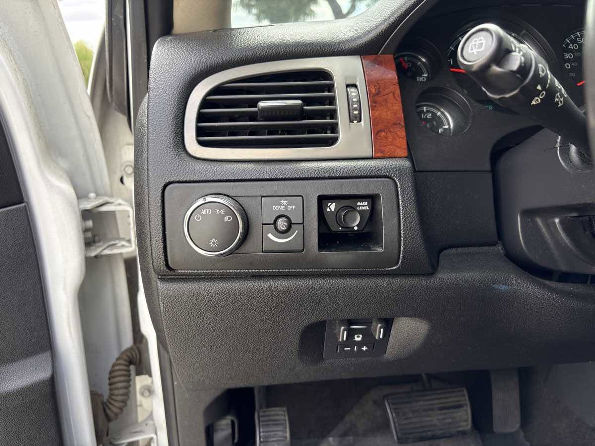 Used 2012 Chevrolet Suburban 2500 LS w/ Convenience Package 1 RWD image 22