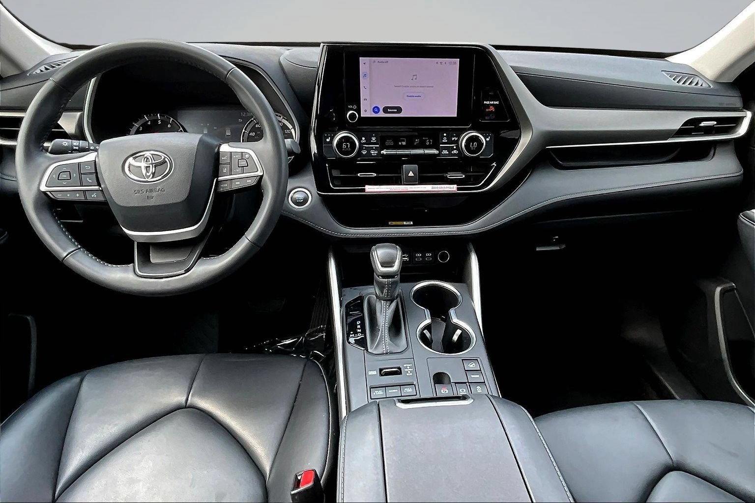 Used 2024 Toyota Highlander XLE AWD/4WD image 6
