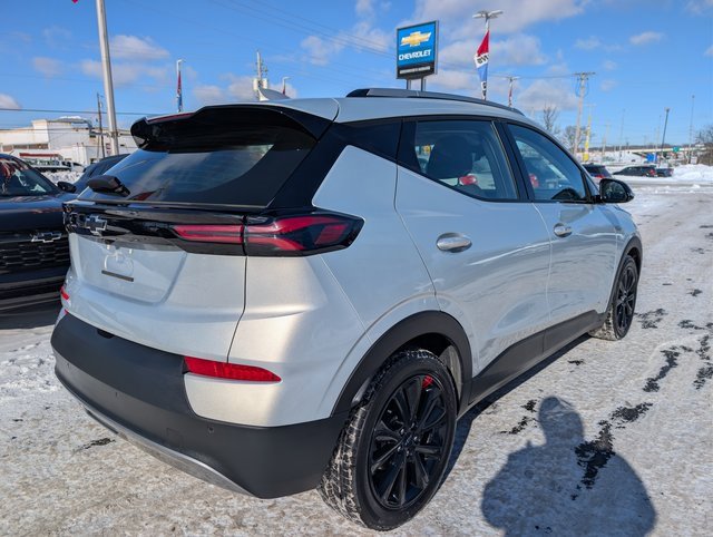 Used 2023 Chevrolet Bolt EUV LT w/ Comfort Package image 5