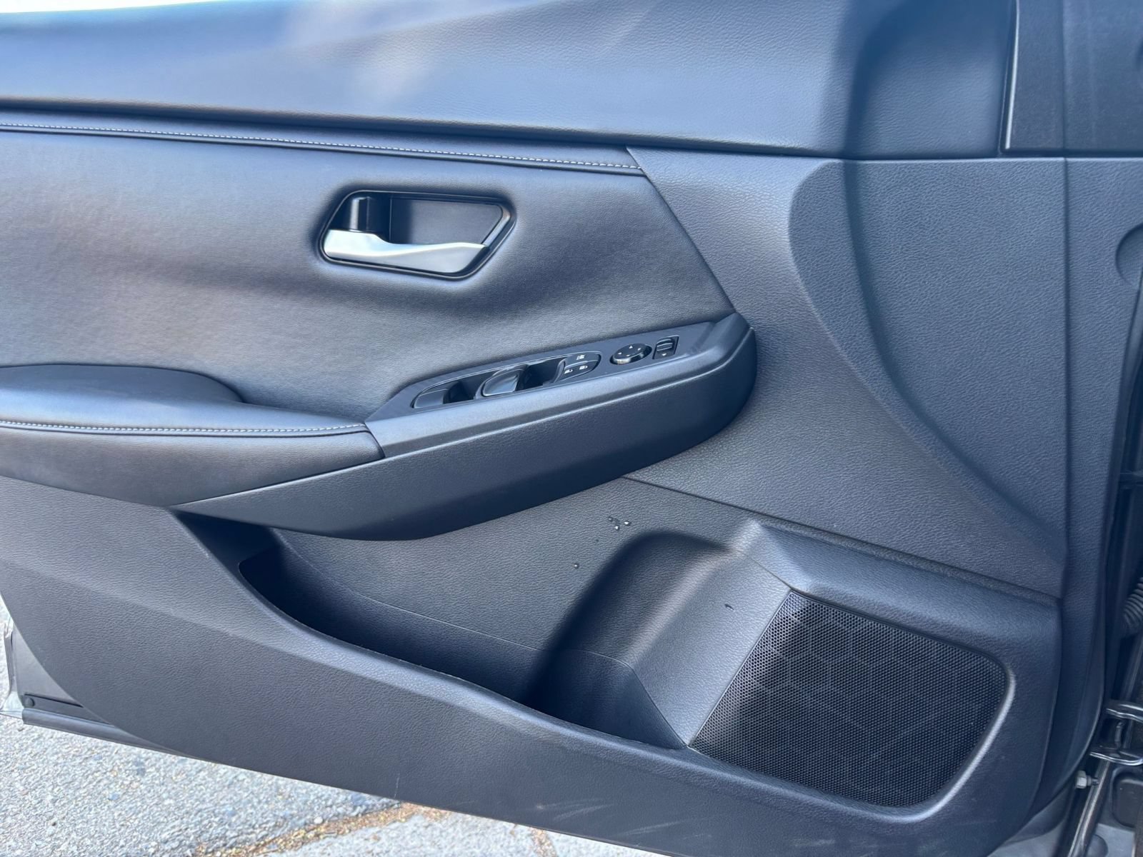 Used 2025 Nissan Sentra SV FWD image 18