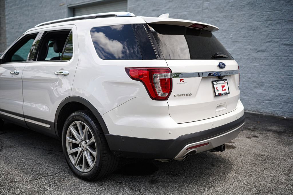 Used 2017 Ford Explorer Limited w/ Equipment Group 301A AWD/4WD image 13