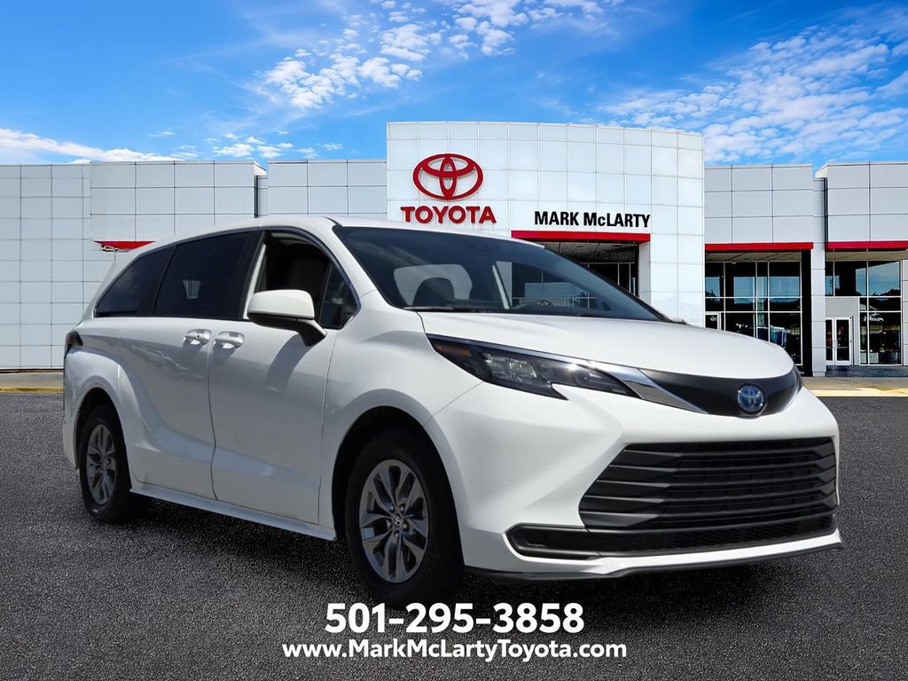 Used 2025 Toyota Sienna LE FWD image 7