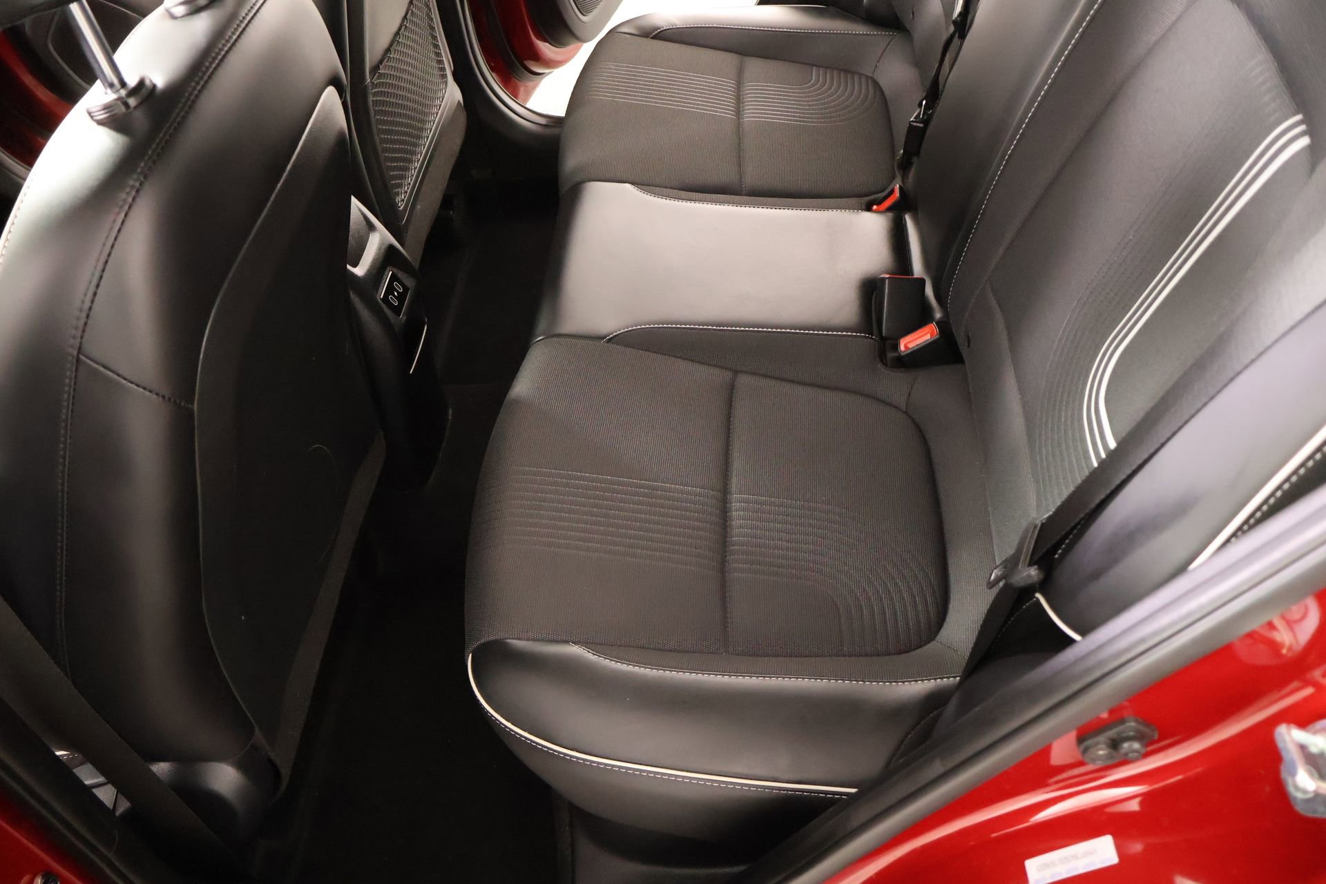 Used 2025 Hyundai Venue Limited FWD image 13